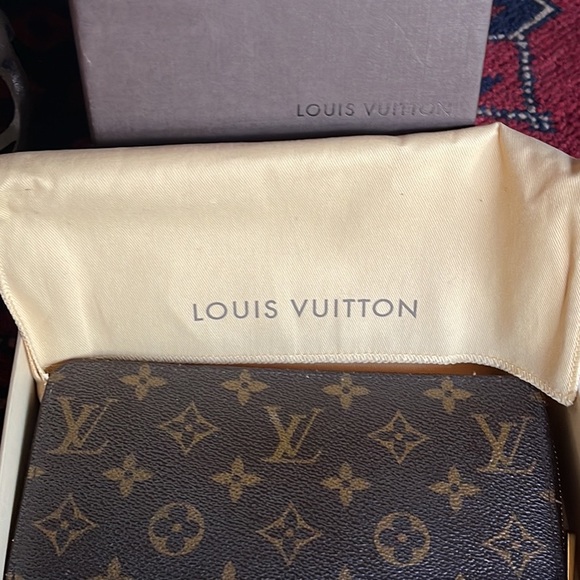 Sold *Authentic Louis Vuitton Zippy Wallet - Picture 6 of 15